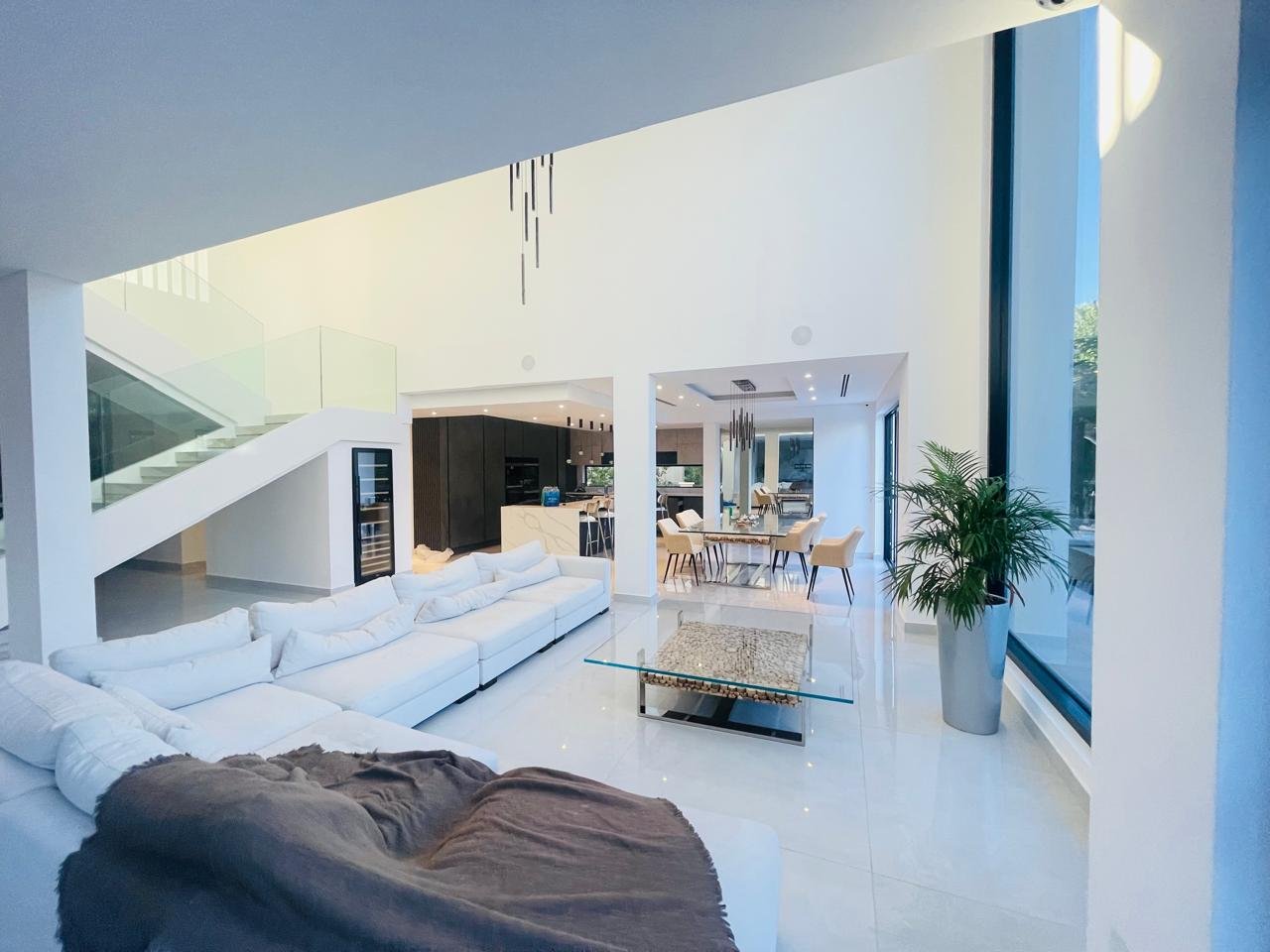 Palm Jumeirah Front D Villa 09